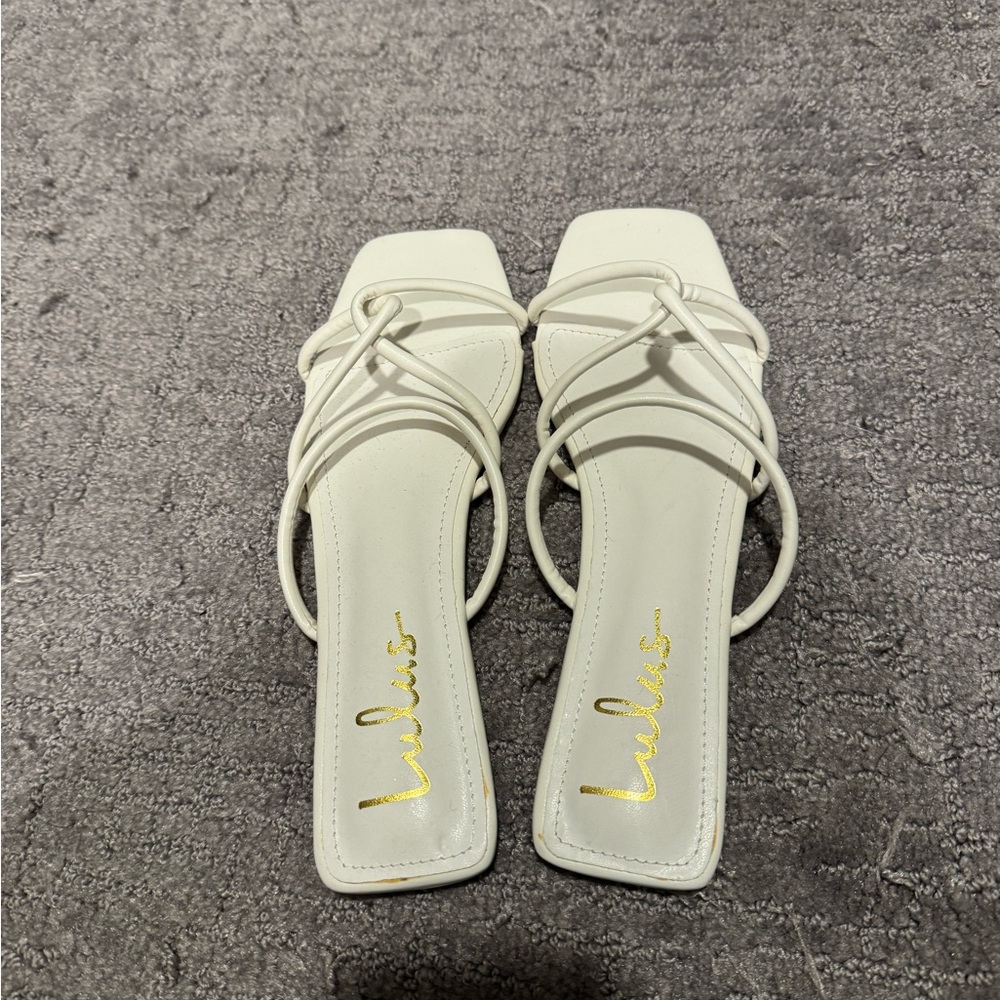 Brand new size 7 lulus flip flops